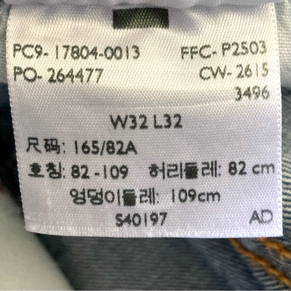 Levi’s 501 high-waisted medium-wash jeans. 💙 - Picture 6 of 8